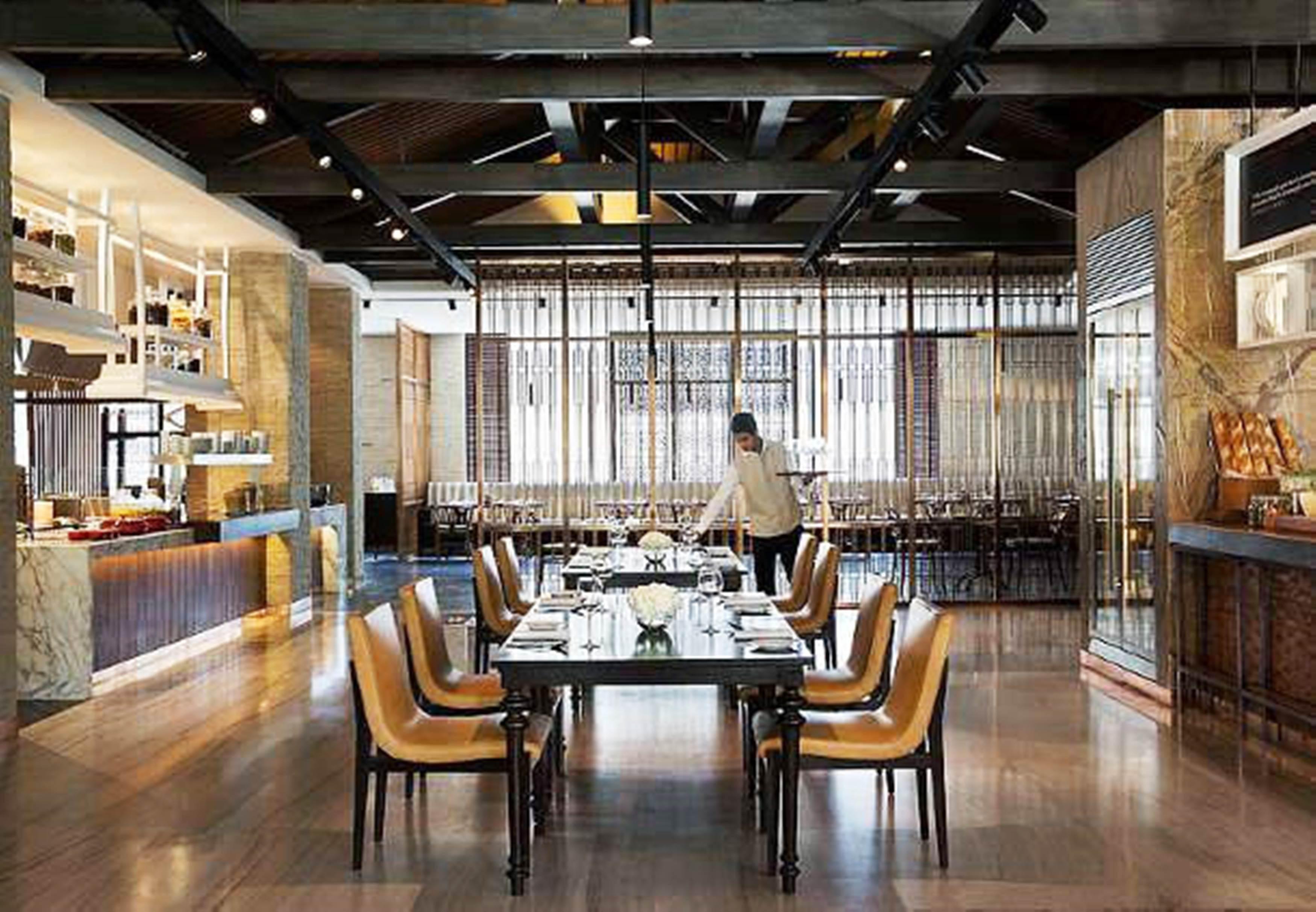 JW Marriott Hotel New Delhi Aerocity Kültér fotó The restaurant
