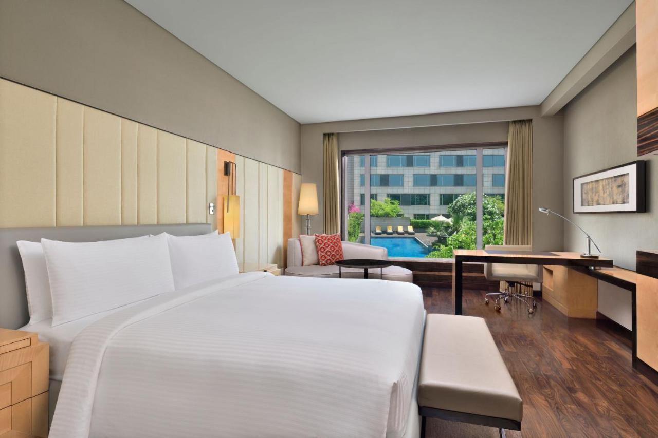 JW Marriott Hotel New Delhi Aerocity Kültér fotó Deluxe Pool View Room