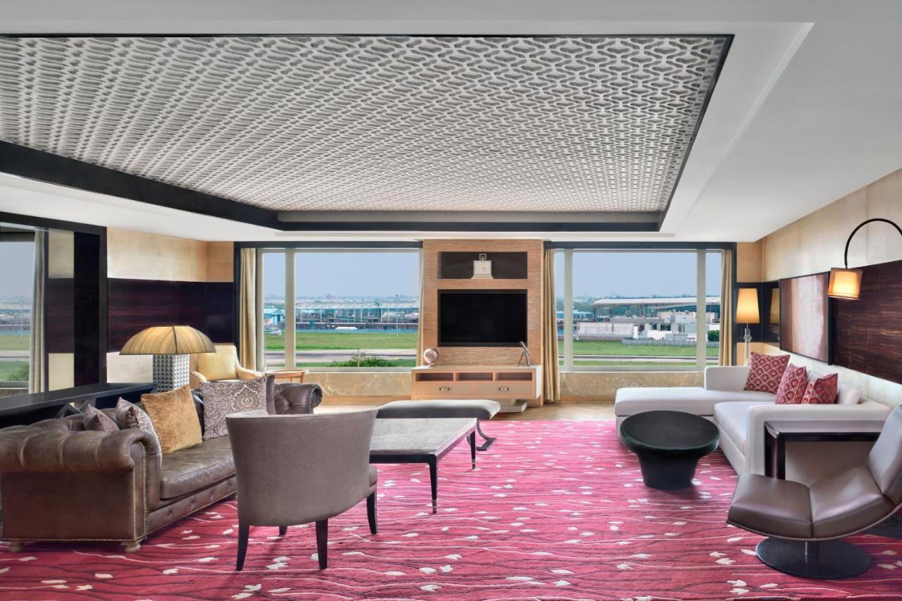 JW Marriott Hotel New Delhi Aerocity Kültér fotó The Hong Kong Jockey Club Champions Suite