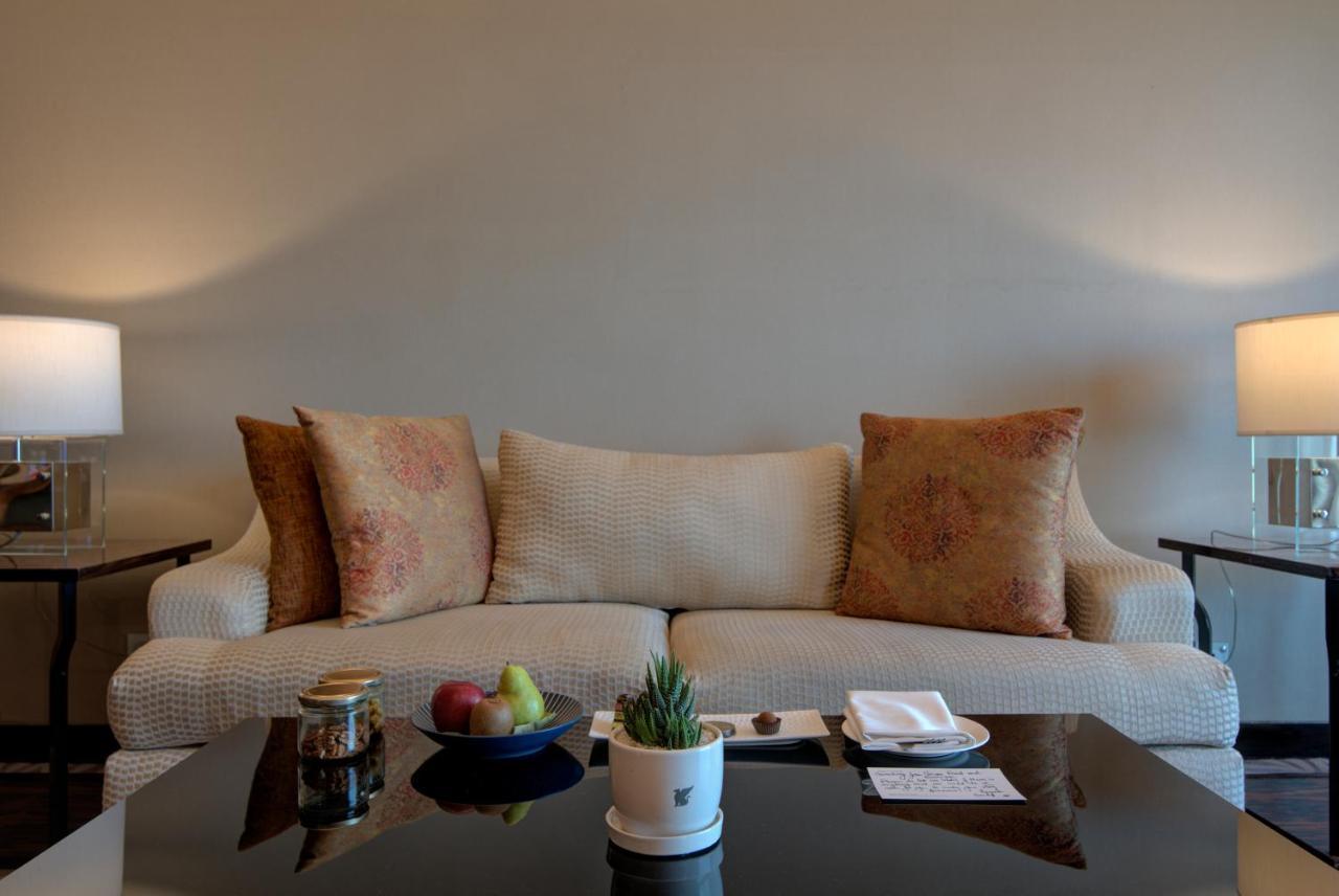 JW Marriott Hotel New Delhi Aerocity Kültér fotó A sofa