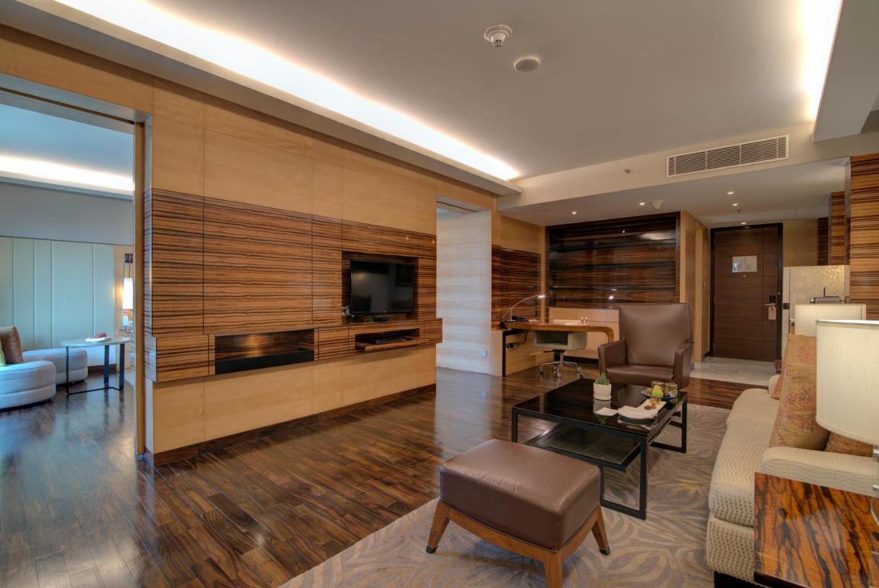 JW Marriott Hotel New Delhi Aerocity Kültér fotó A suite at the hotel