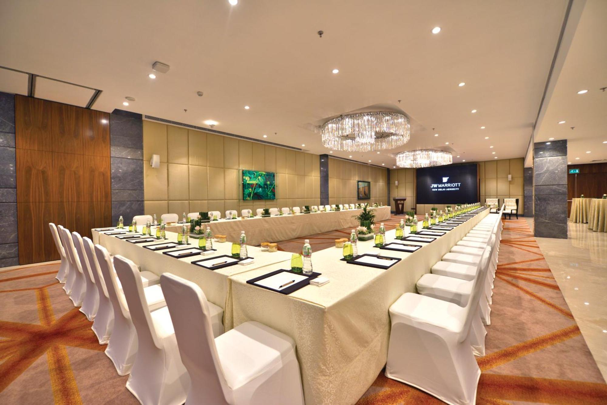 JW Marriott Hotel New Delhi Aerocity Kültér fotó Meeting room