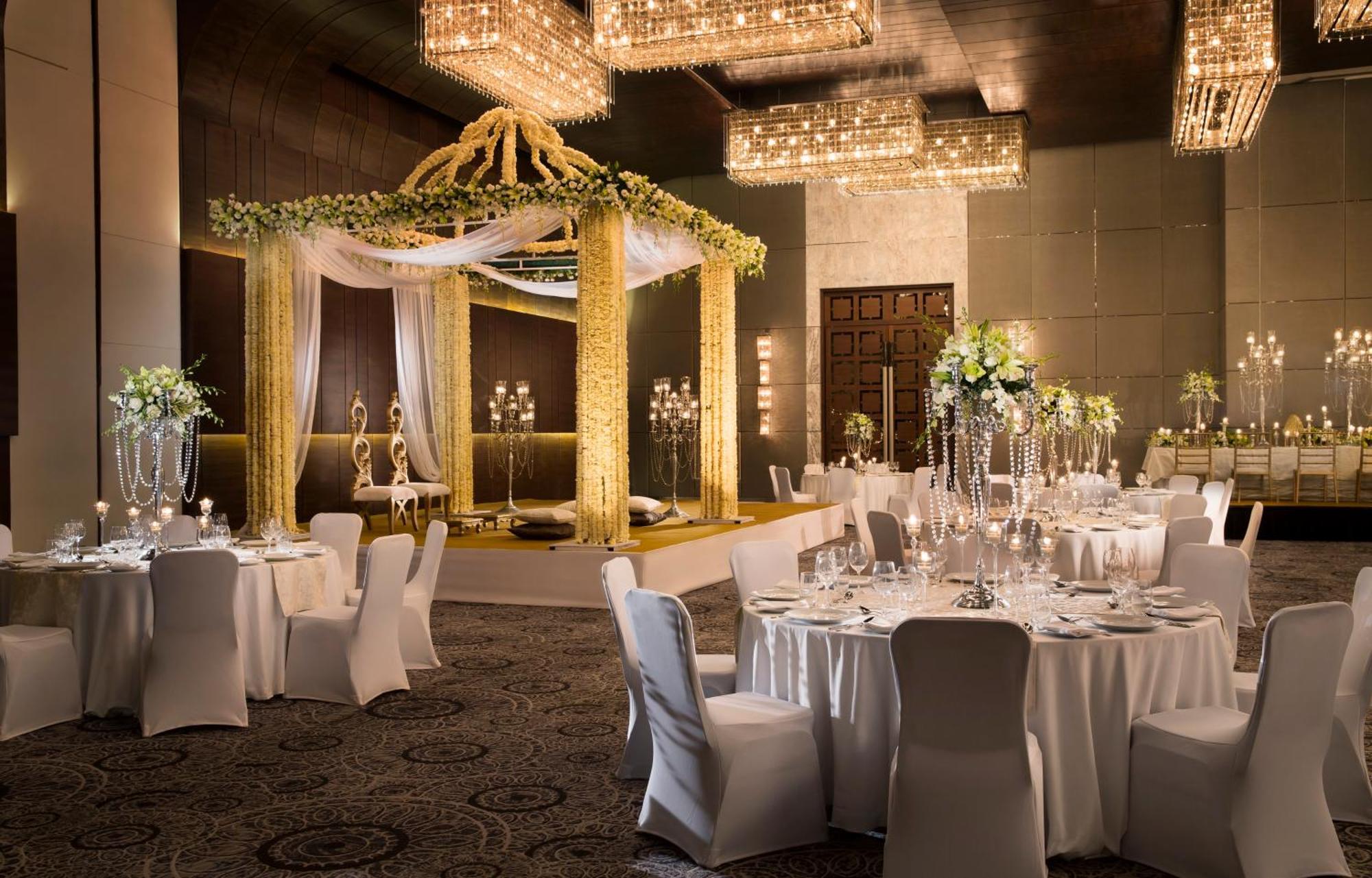 JW Marriott Hotel New Delhi Aerocity Kültér fotó Wedding reception at the Taj Mahal Palace, Mumbai