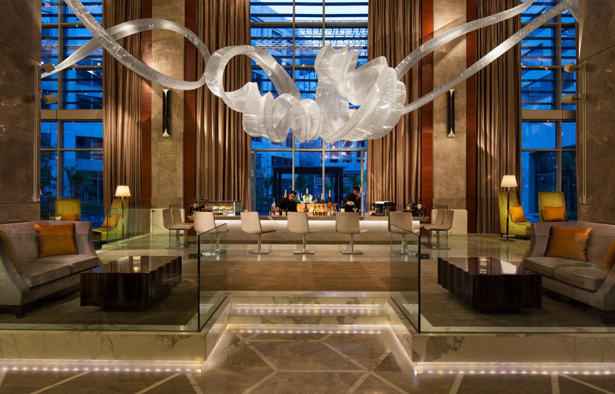JW Marriott Hotel New Delhi Aerocity Kültér fotó The lobby of the hotel