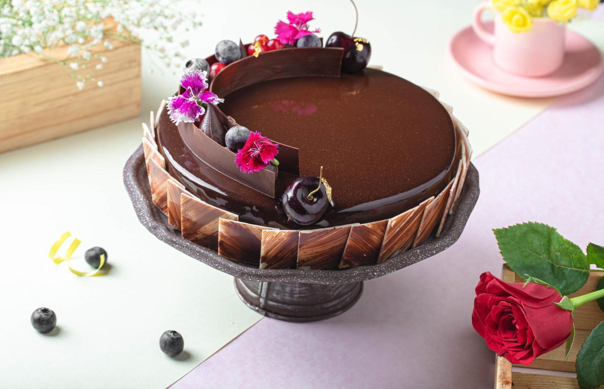 JW Marriott Hotel New Delhi Aerocity Kültér fotó A chocolate cake