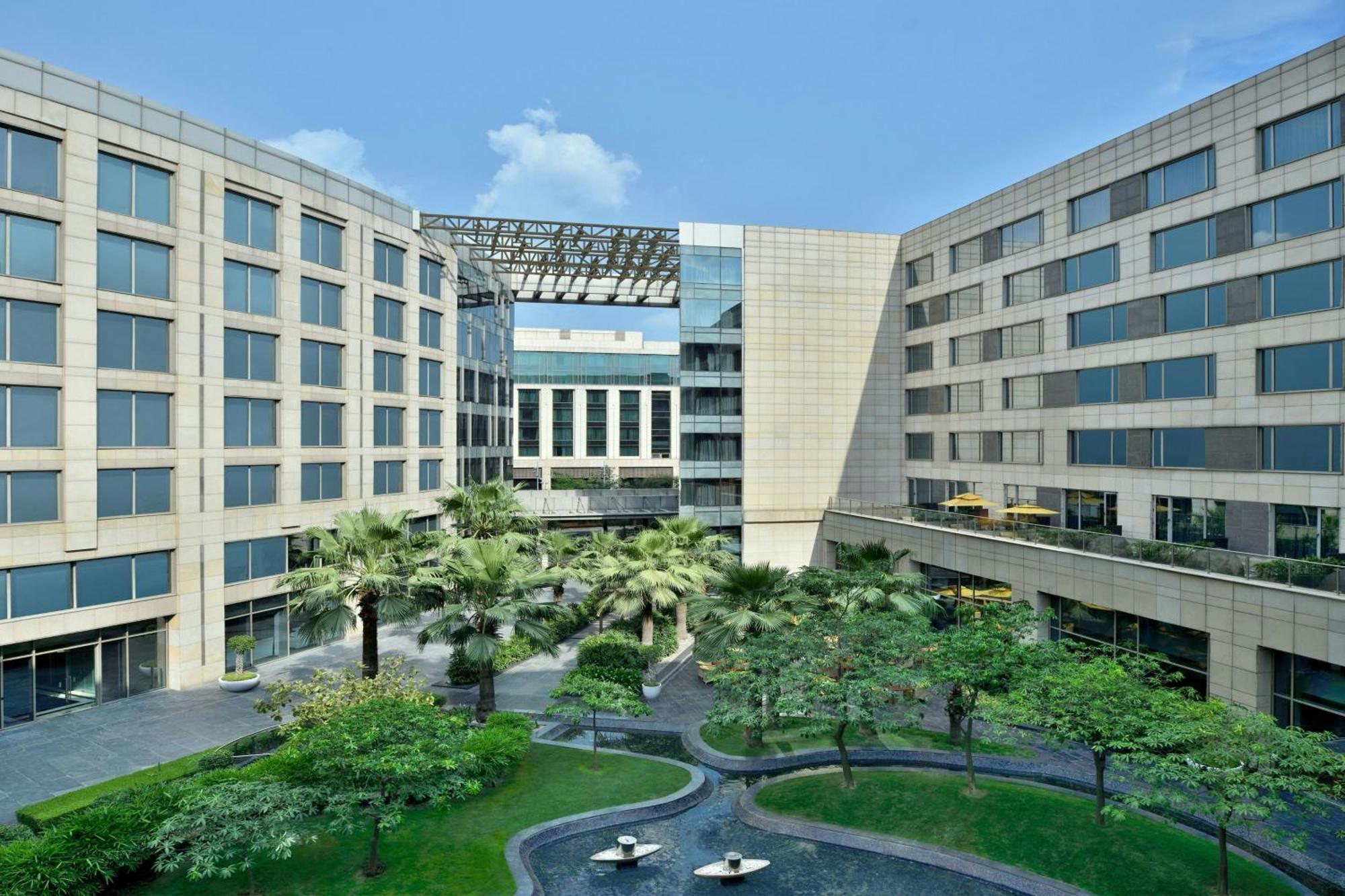 JW Marriott Hotel New Delhi Aerocity Kültér fotó The Hyderabad campus